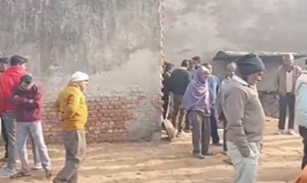 मृतक किसान अयोध्या प्रसाद कश्यप के घर शोक का माहौल